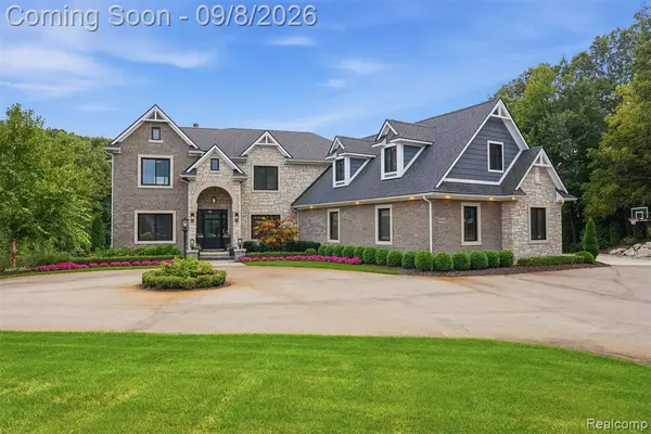 9046 Northpointe Ridge, Brighton, MI 48114