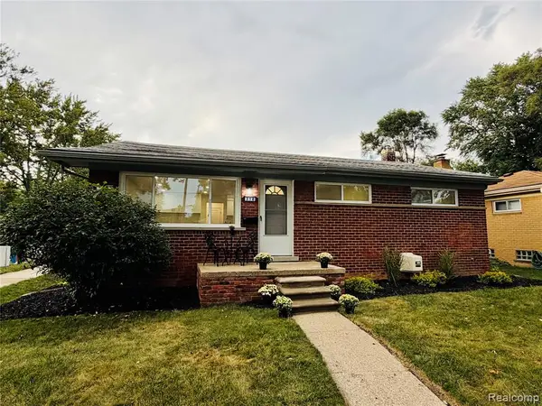 318 Royal Park, Madison Heights, MI 48071