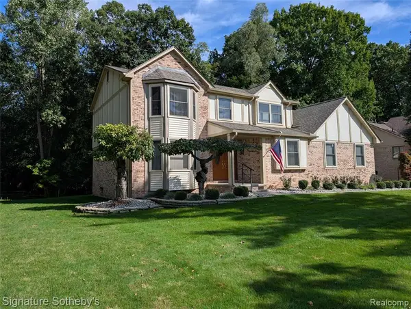 5303 Woodrun, West Bloomfield, MI 48323