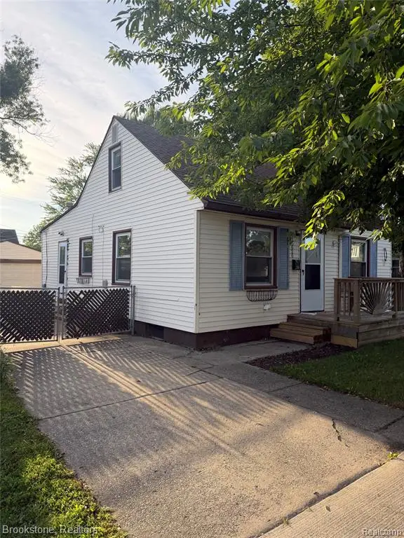 25620 Hudson, Roseville, MI 48066