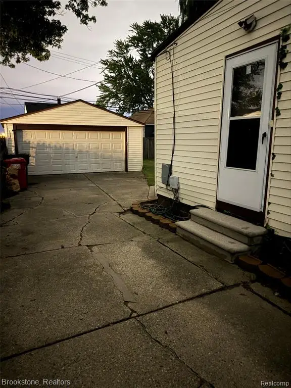 25620 Hudson, Roseville, MI 48066 - #2