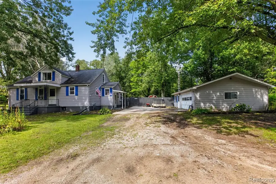 360 Plum Creek, Lapeer, MI 48446 - #2