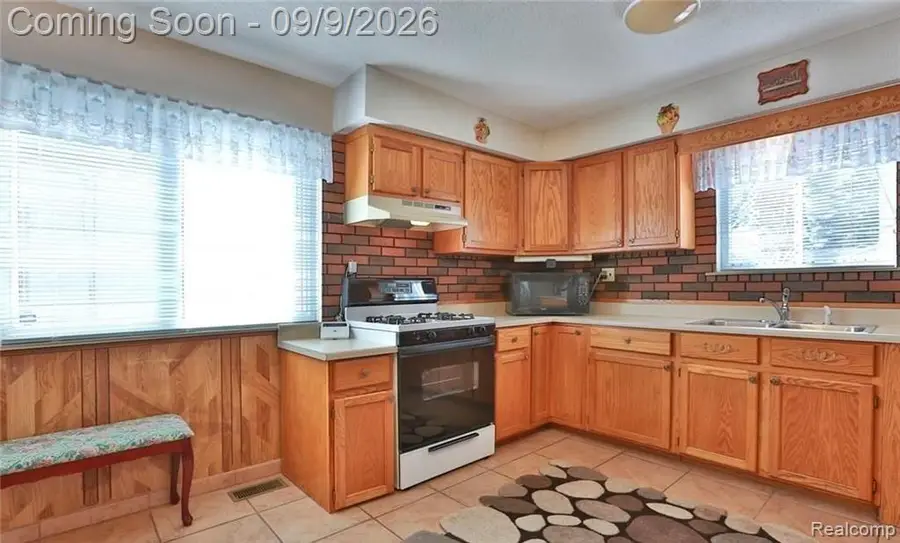 1257 Lindbergh, Wyandotte, MI 48192 - #3