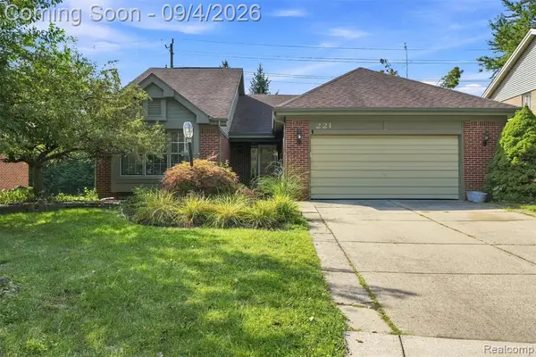 221 Sandalwood, Rochester Hills, MI 48307