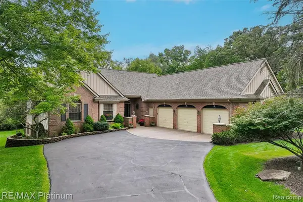 10688 Eagle Ravine, Brighton, MI 48114
