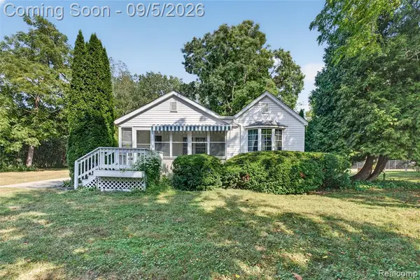 25821 Dreschfield, Grosse Ile, MI 48138