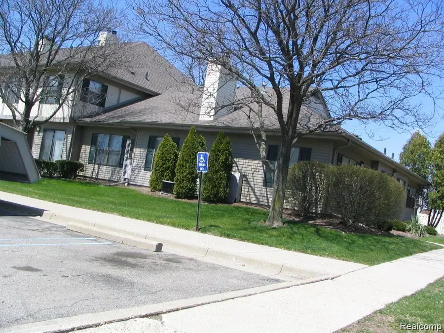 24932 NE Auburn #9, Southfield, MI 48033 - #3