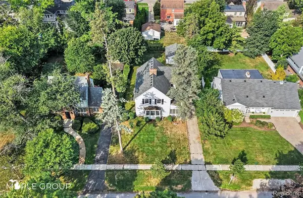 208 Larchlea, Birmingham, MI 48009