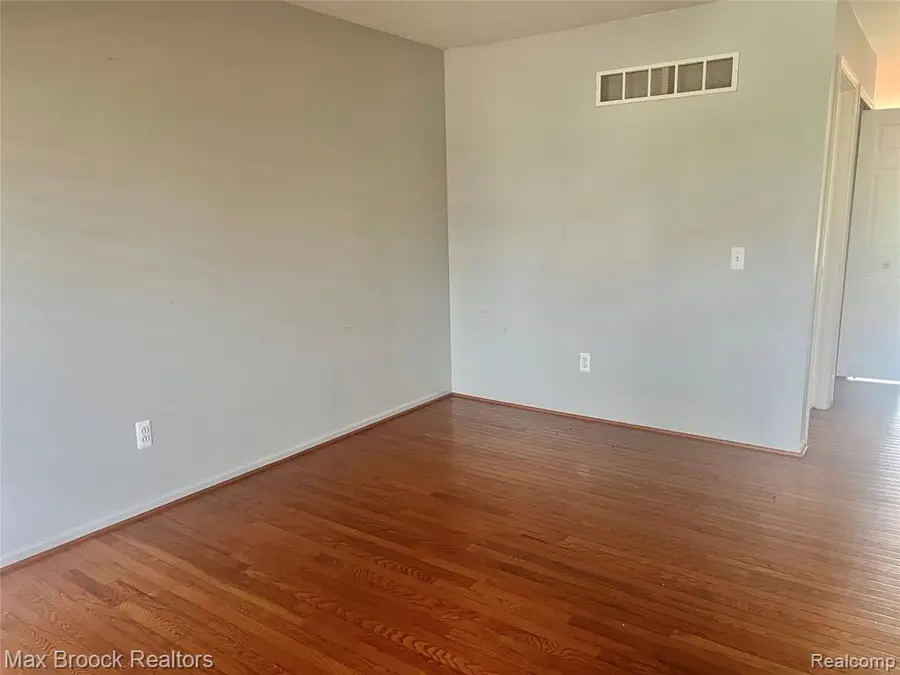 302 Summerfield, Westland, MI 48185 - #2