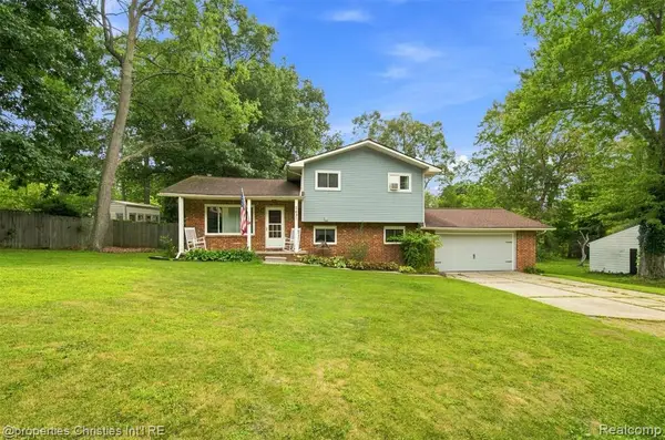 2631 Edgevale, Waterford, MI 48329
