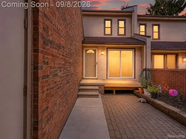 418 Willow Grove, Rochester Hills, MI 48307