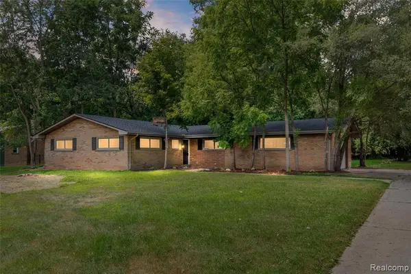 26261 La Muera, Farmington, MI 48334