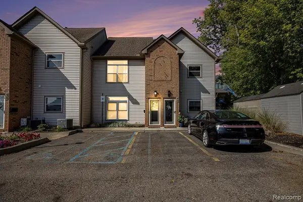 40 Park Island #4, Lake Orion, MI 48362