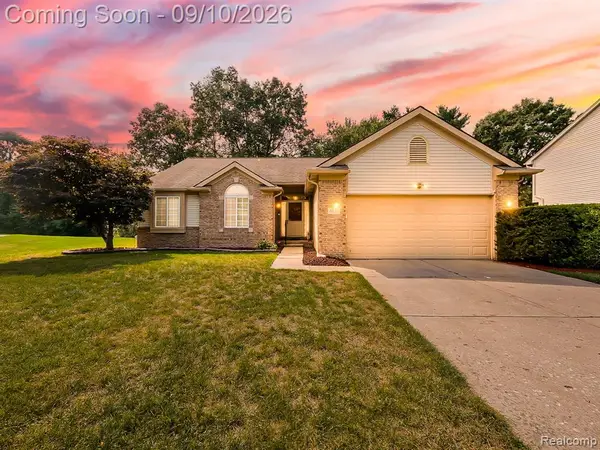 2030 Orchard, West Bloomfield, MI 48324