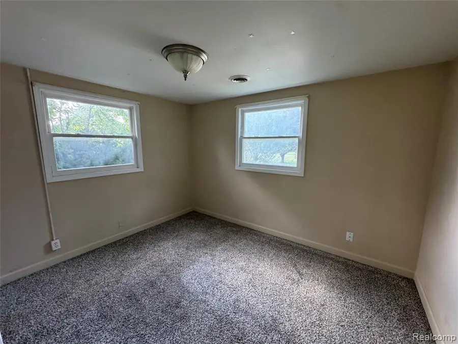 2069 Woodland, Burton, MI 48519 - #3