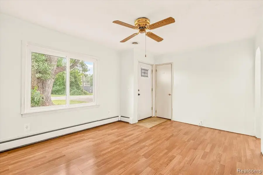 815 N Hix, Westland, MI 48185 - #3
