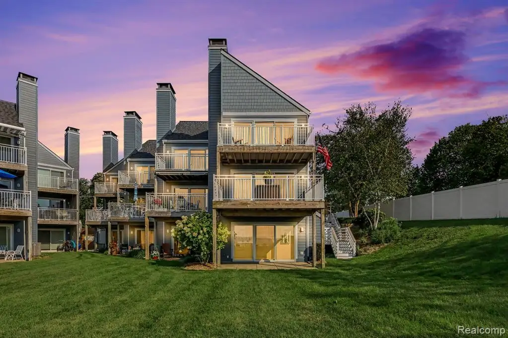 215 North Shore #1, South Haven, MI 49090 - #1