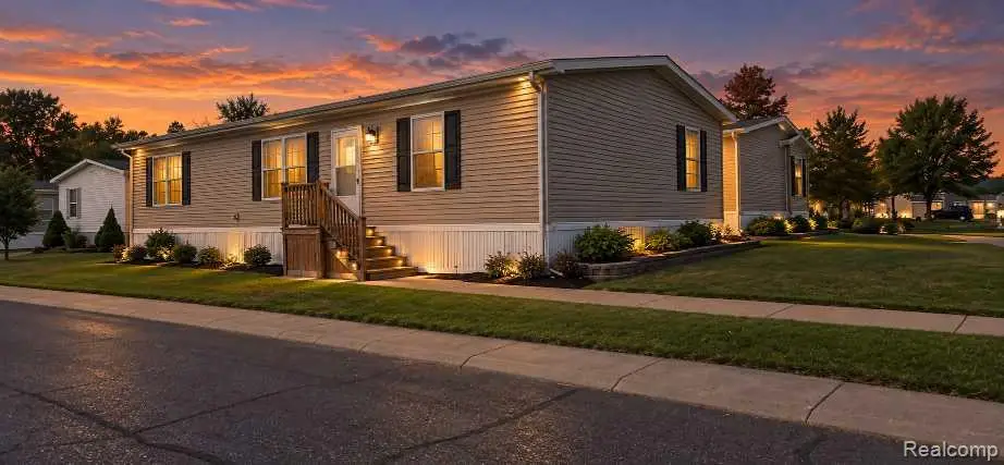 28958 Country Lane, Flat Rock, MI 48134 - #1