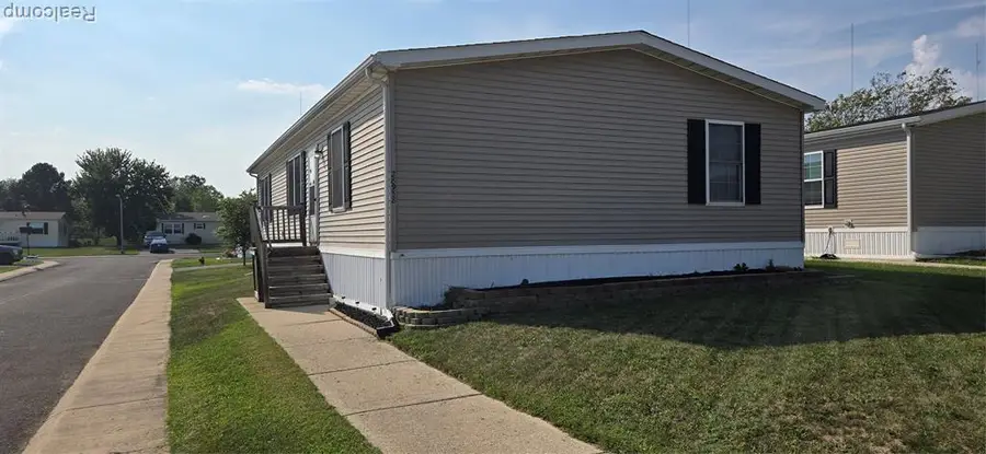 28958 Country Lane, Flat Rock, MI 48134 - #2