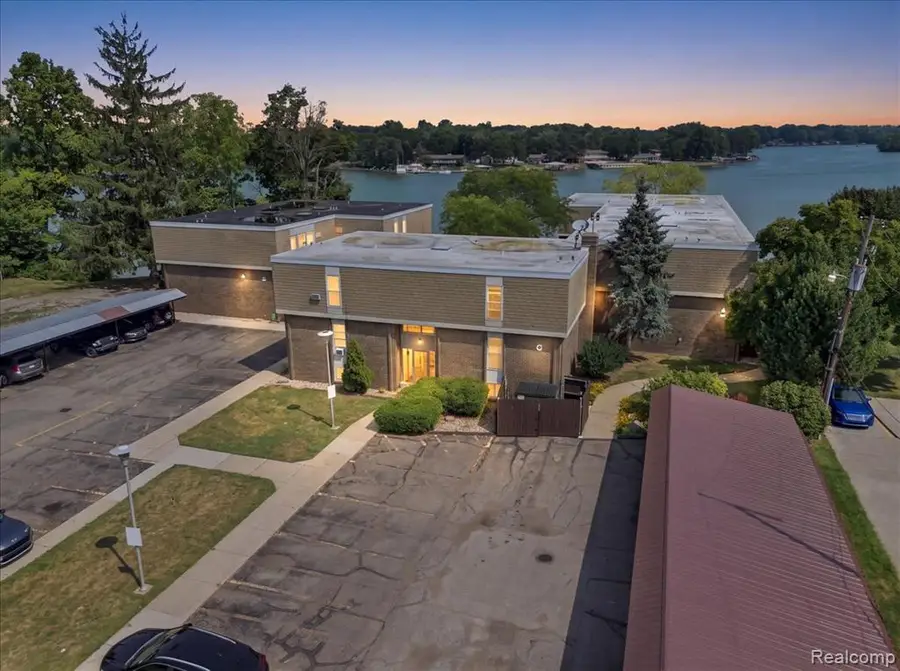 250 N Liberty #206, Belleville, MI 48111 - #2