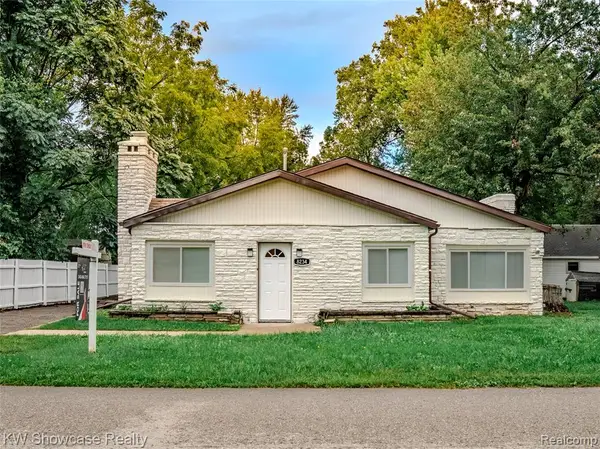 8234 Arlis, Commerce Twp, MI 48382