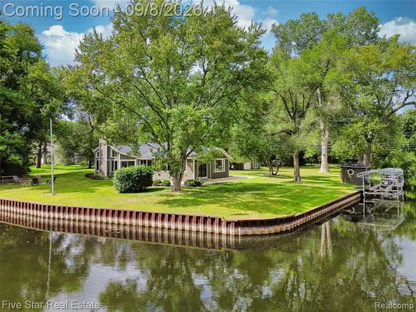 9045 Commerce, Commerce Twp, MI 48382