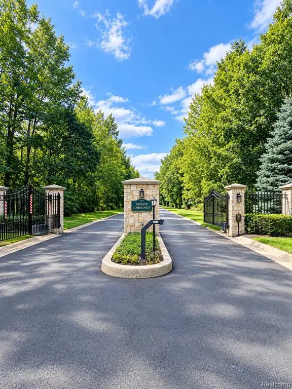 6260 Hidden Forrest, Swartz Creek, MI 48473 - #2