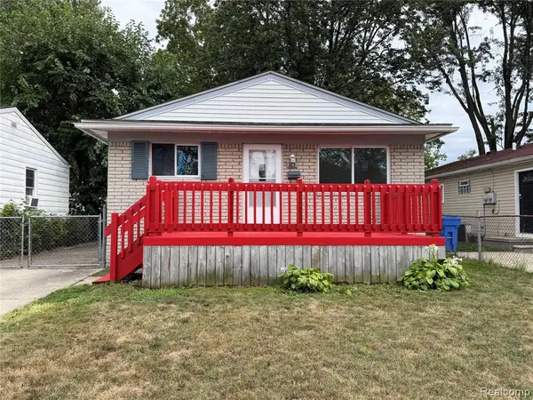 8702 Chalmers, Warren, MI 48089