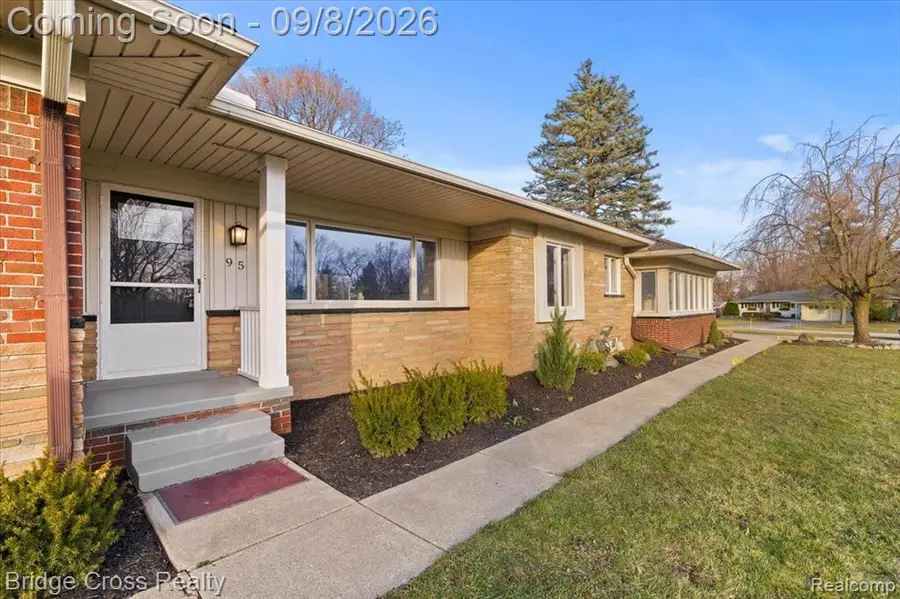 95 Hillsdale, Bloomfield Hills, MI 48302 - #2