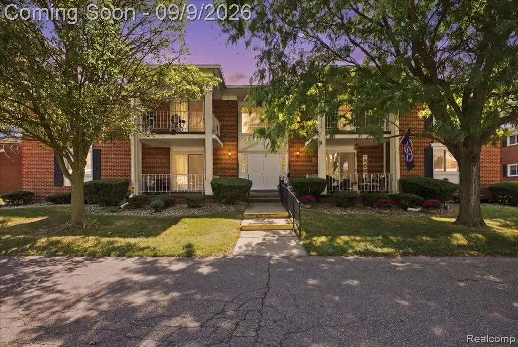 1870 Fort #8, Trenton, MI 48183 - #1