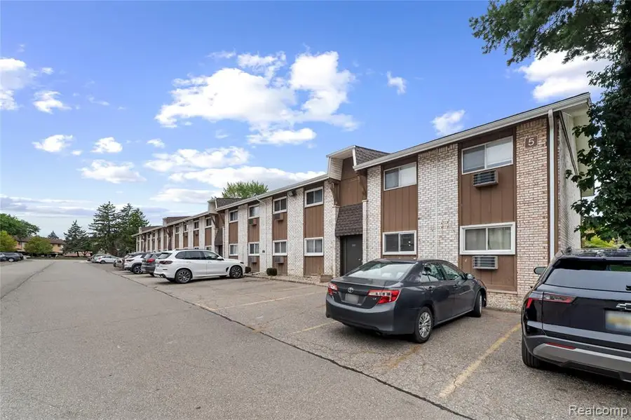 7355 Woodview #4, Westland, MI 48185 - #2