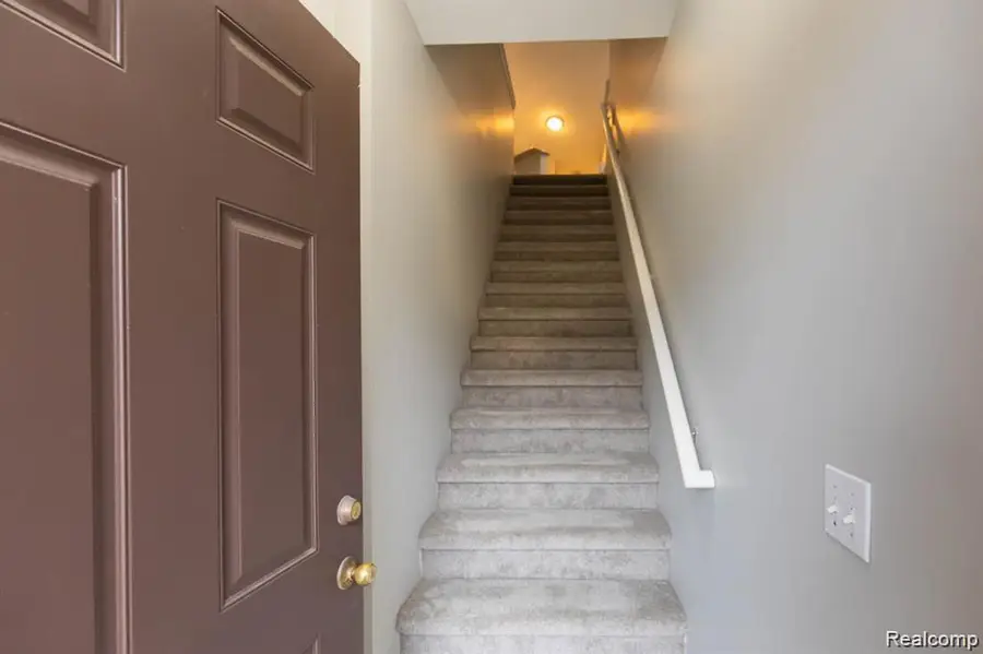 1560 W Lakeview, Canton, MI 48187 - #2