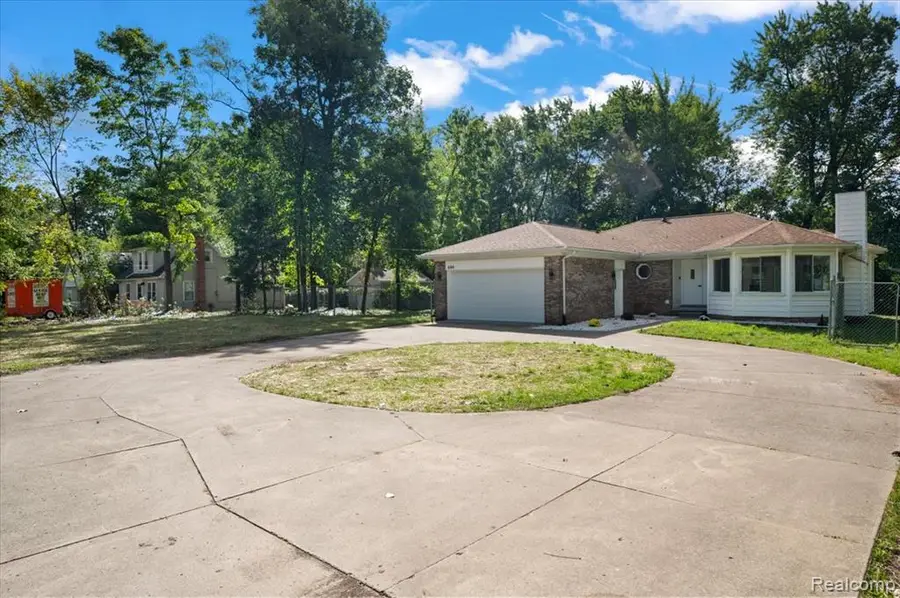 380 E South, Troy, MI 48085 - #3