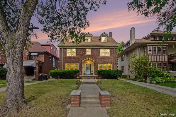 1646 Chicago, Detroit, MI 48206