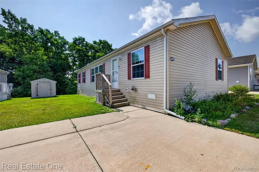 16047 Windsor, Holly, MI 48442 - #2