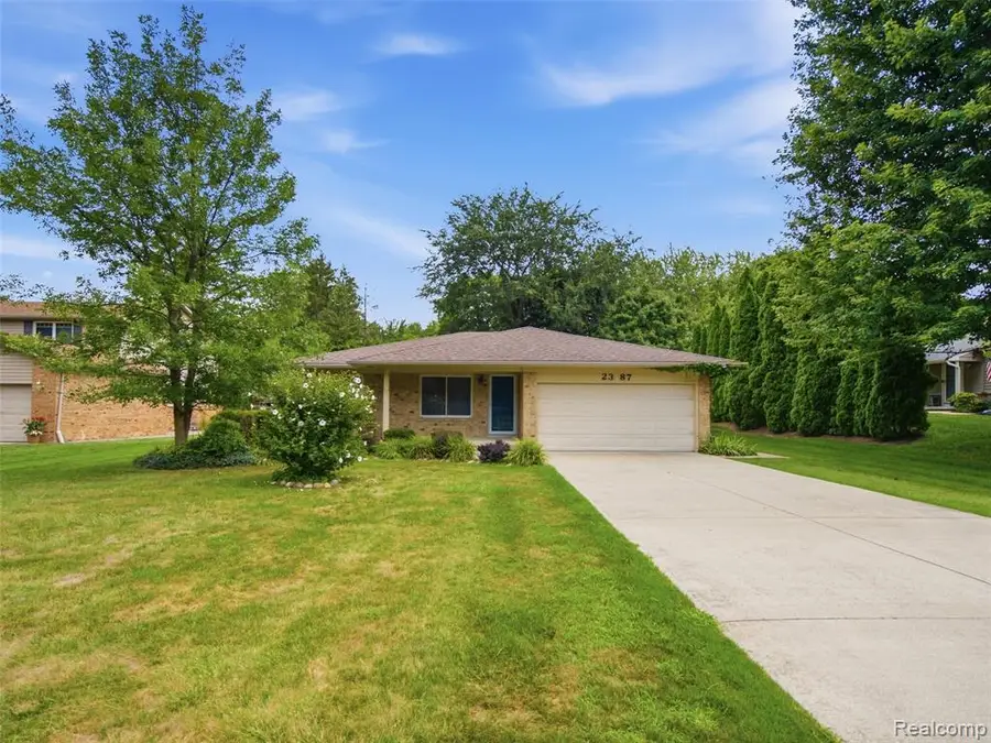 2387 Sanders, Bloomfield Hills, MI 48302 - #2