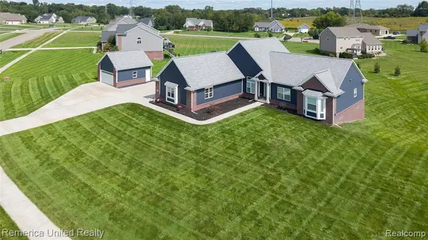 1303 Cedar Meadows, White Lake, MI 48383