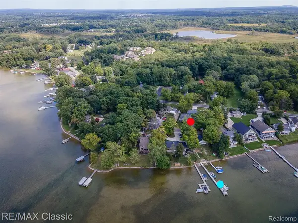 619 E Shore, Whitmore Lake, MI 48189