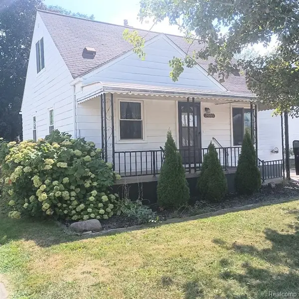 25880 Groveland, Roseville, MI 48066