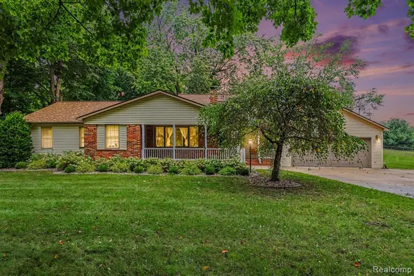 1030 W Livingston, Highland, MI 48357