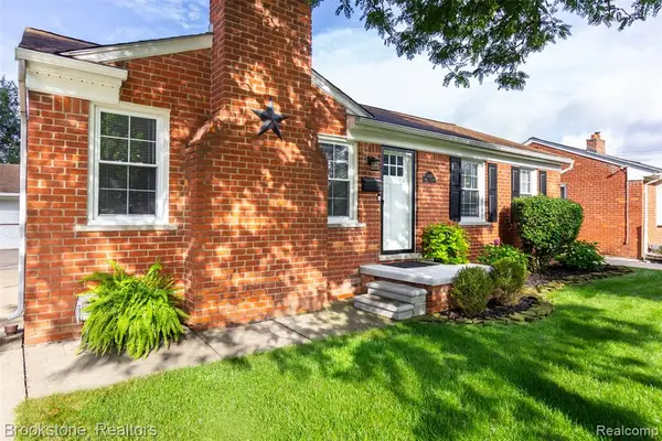 9829 Mayfield, Livonia, MI 48150