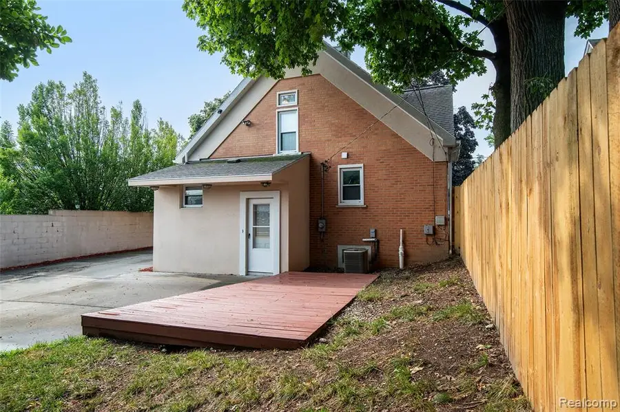 22 Cloverport, Rochester Hills, MI 48307 - #2