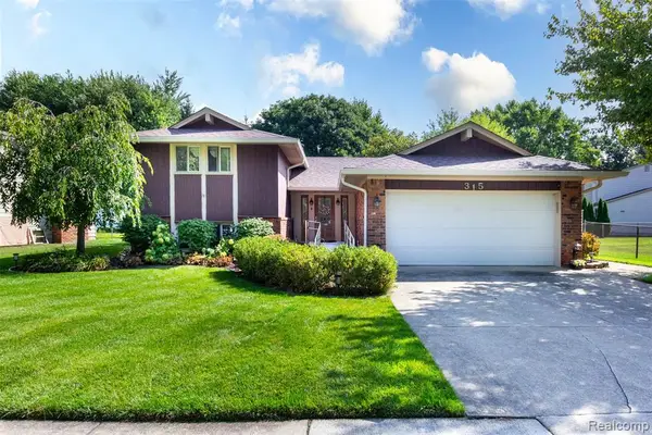 315 Meadowlake, Canton, MI 48188
