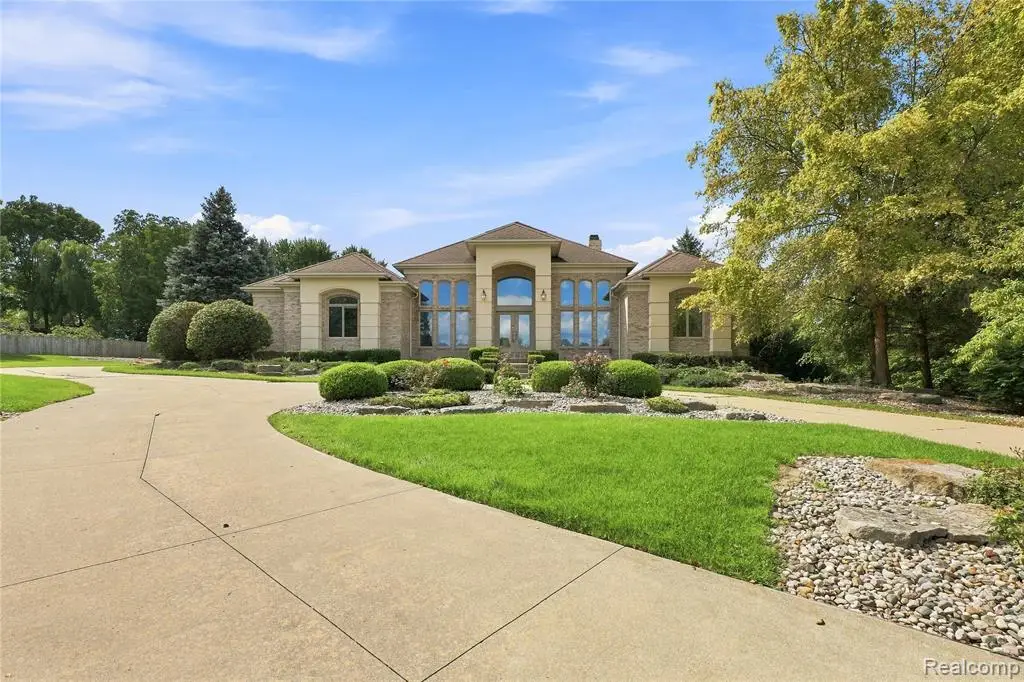2566 Lakeside, Flushing, MI 48433 - #1
