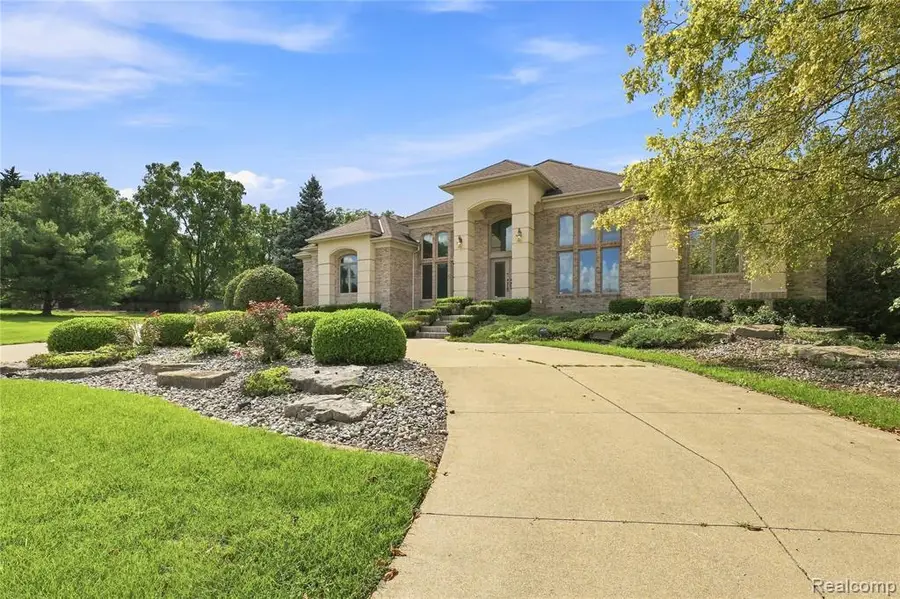 2566 Lakeside, Flushing, MI 48433 - #3
