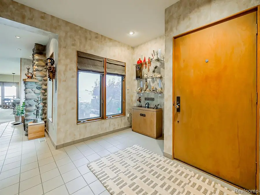 7830 Barnsbury, West Bloomfield, MI 48324 - #2