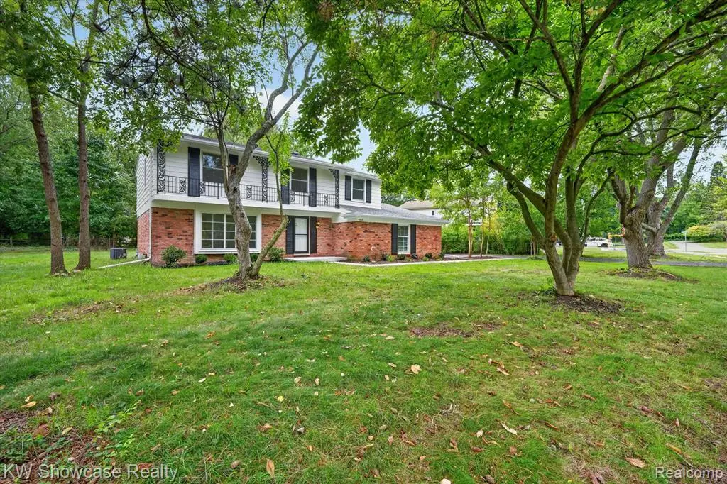 4069 Barnaby, West Bloomfield, MI 48323 - #1