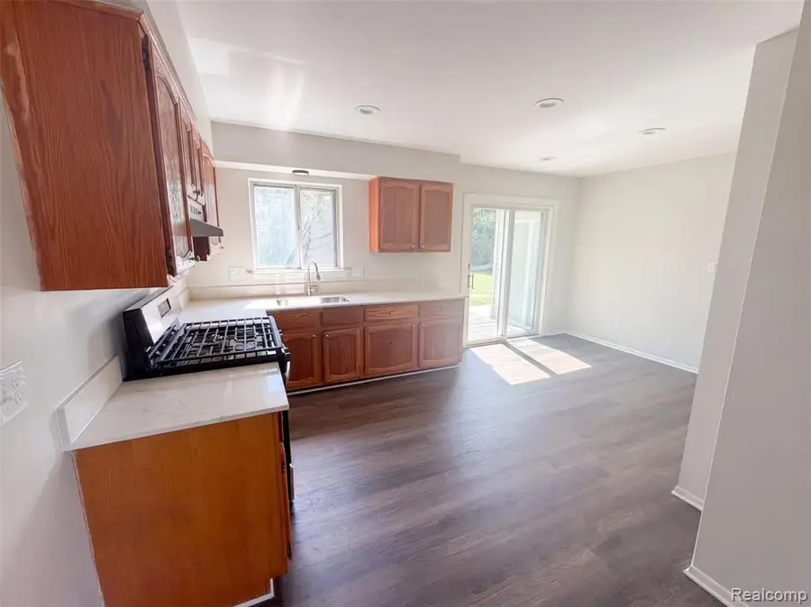 467 Paragon, Troy, MI 48098 - #2