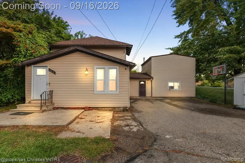 2189 Willow Beach, Keego Harbor, MI 48320 - #1
