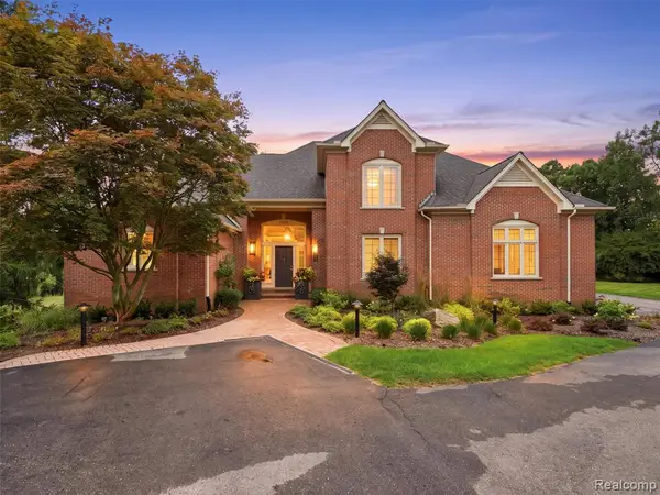 3030 W Ridge, Bloomfield Hills, MI 48302